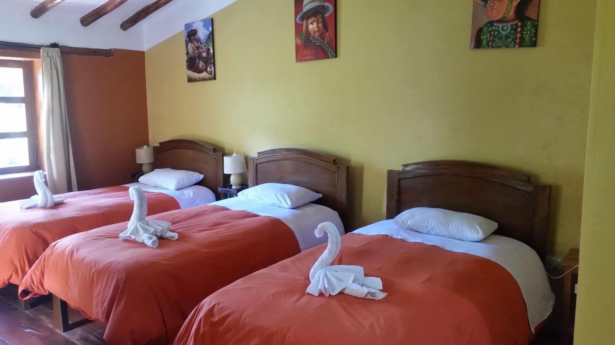 Wayras Hostal Ollantaytambo Exterior photo